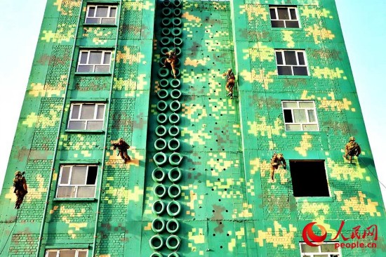 为特战小组正在同步下滑。