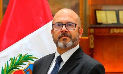 △图片来自《秘鲁商报》，为新任卫生部长萨莫拉