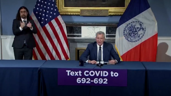 白思豪在发布会上讲话。