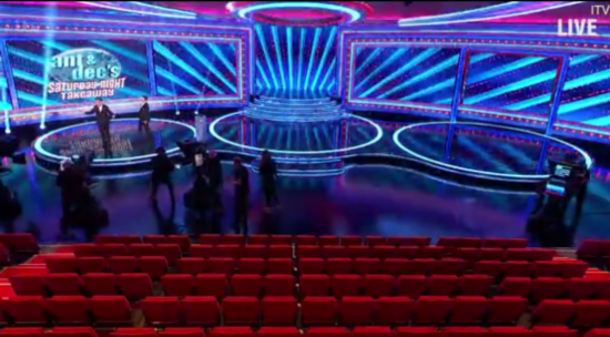 观众席空无一人。（图：《每日邮报》视频截图）