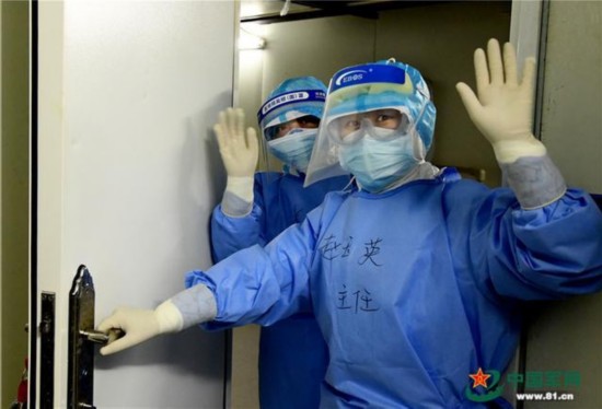 火神山医院感染八科一病区主任赵玉英：用心帮助患者康复