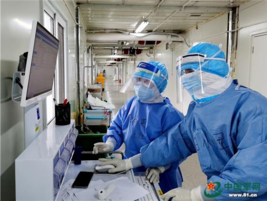 火神山医院感染八科一病区主任赵玉英：用心帮助患者康复