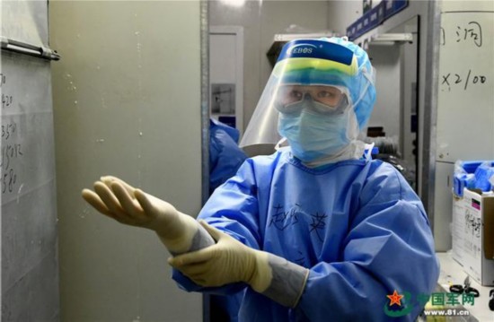 火神山医院感染八科一病区主任赵玉英：用心帮助患者康复