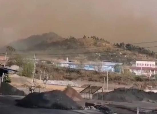 3月31日上午李悠回家后发现对面山峰上已经看不见明火了。受访人 供图