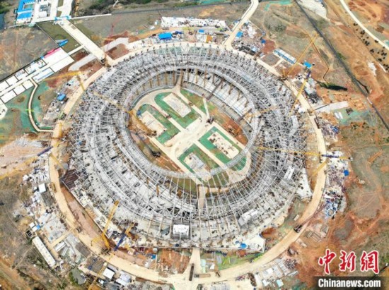 2021年成都世界大运会主场馆钢结构主体封顶