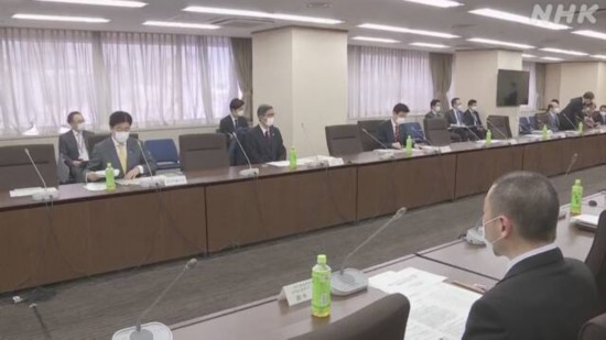 日本政府新冠疫情咨询委员会会议现场（NHK）