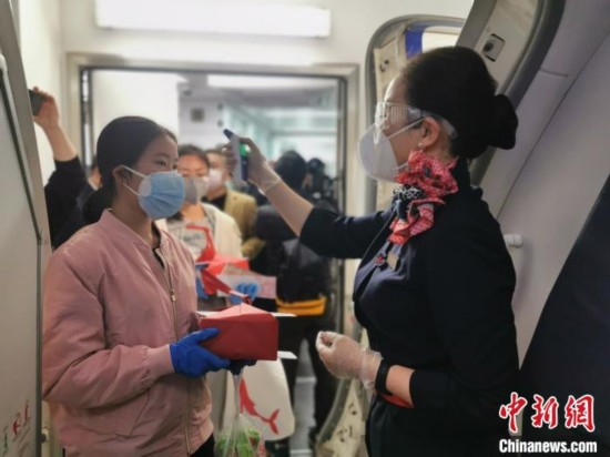 &ldquo;离汉空中通道&rdquo;正式恢复东航执行从武汉至三亚&ldquo;第一飞&rdquo;