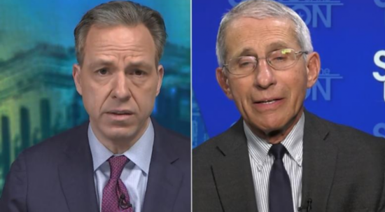 塔珀在节目中采访福奇 图源：CNN