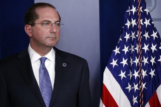 美国卫生与公众服务部部长亚历克斯&middot;阿扎（美联社）