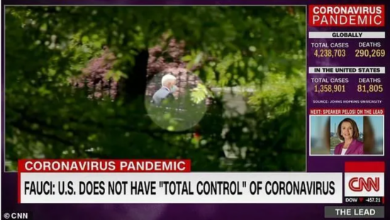 ▲CNN报道截图显示，彭斯戴着口罩现身白宫。