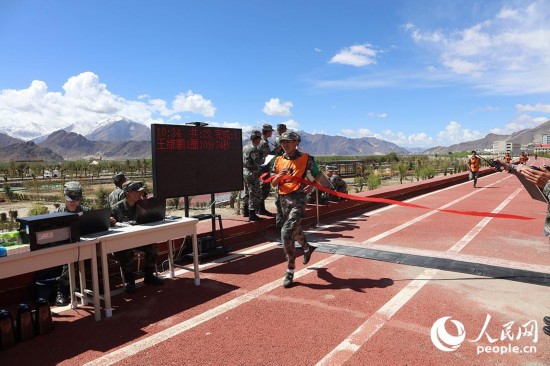 三公里比武瞬间。