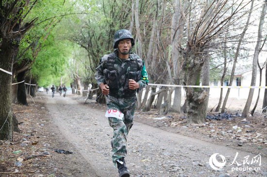 武装5公里越野。