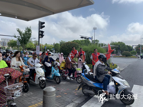 斑马线■盐城市文明创建巡访团开展礼让斑马线主题活动