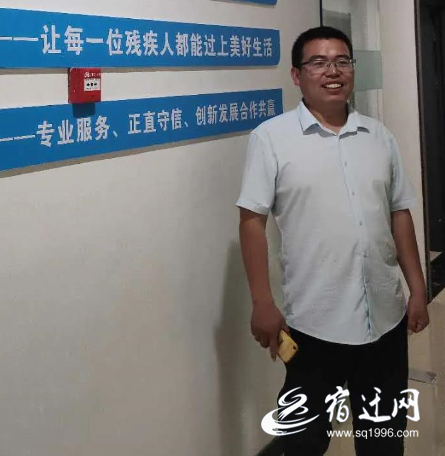 （晚报专供）宿迁残疾小伙热衷公益显执着((844633)-20200616082137