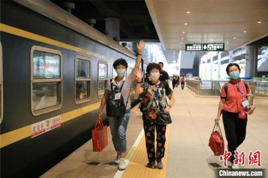 “端午”小长假新疆铁路多趟专列助力旅游业