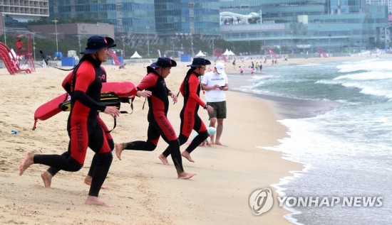 韩海云台海水浴场将开放 直击水上救援队训练场【4】