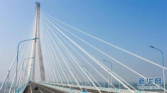 ▲沪苏通长江公铁大桥(6月30日摄,无人机照片)。 新华社记者 李博 摄