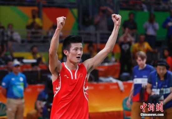 谌龙庆祝胜利。 中新网记者 杜洋 摄