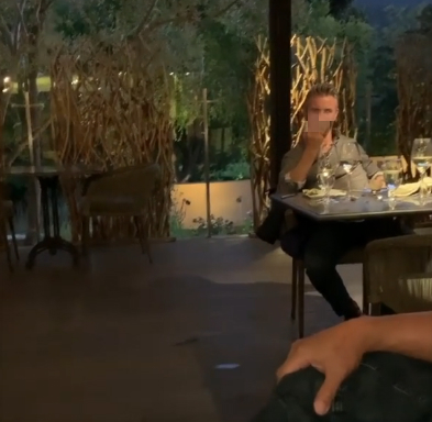 不雅|美科技公司CEO辱骂亚裔比不雅手势 被餐厅轰走：滚出去