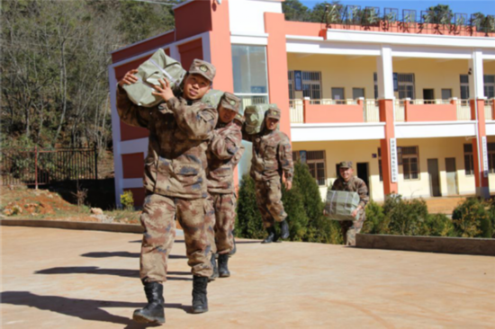 贫困学生|第75集团军某旅资助50余名贫困学子成长成才