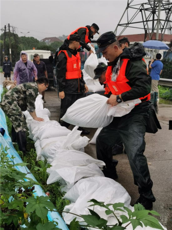 抢险救援任务|武警浙江总队官兵多路出动抢险救灾
