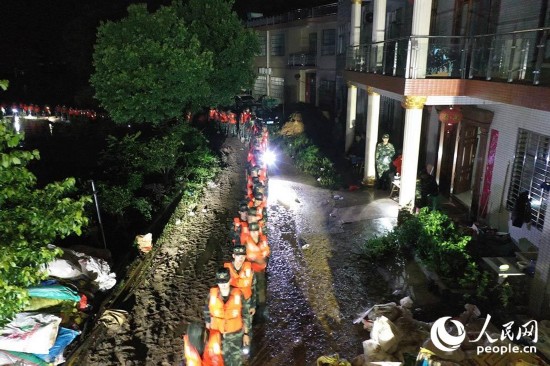 致灾|湖北多地暴雨致灾 武警官兵闻令而动星夜驰援
