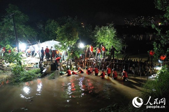 致灾|湖北多地暴雨致灾 武警官兵闻令而动星夜驰援