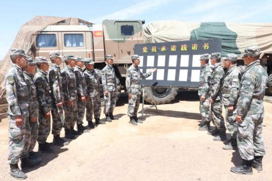 政治工作|政治工作咋开展？他们在野外打了个样