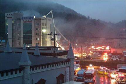死亡|韩国一家医院凌晨起火 已致56人受伤2人死亡(图)