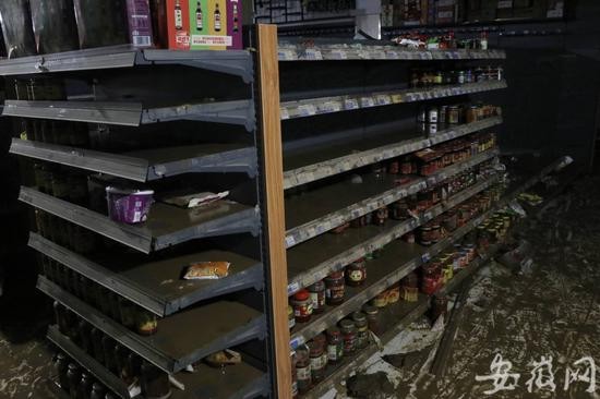 商户|安徽歙县被淹商户:超市开业15天被淹 损失500万余元