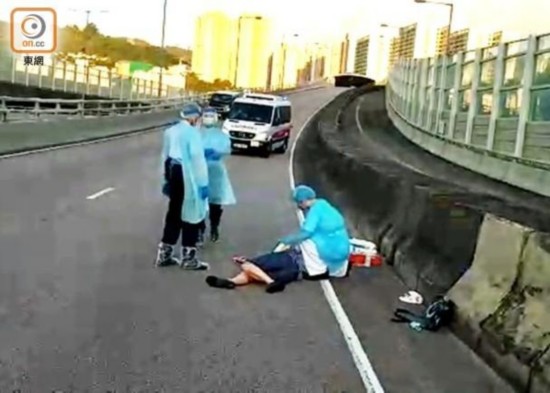 男子|韩籍男子在香港两度逃避隔离检疫 跳车后被警员制服