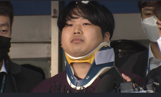 共犯|“N号房”赵博士共犯被公开示众:当场道歉 点头认罪