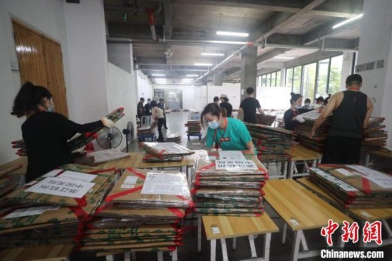 疫情下的浙江艺考：考试场次缩减线上两部手机&ldquo;监考&rdquo;