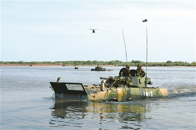 强渡江河|陆空联合,立体强渡江河天险