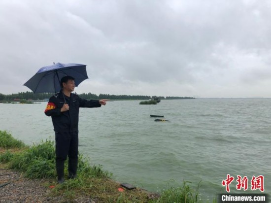 水位上涨|直击洪水红色预警下的江苏太湖：水位逼近堤岸 巡查一刻不停