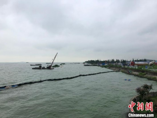 水位上涨|直击洪水红色预警下的江苏太湖：水位逼近堤岸 巡查一刻不停