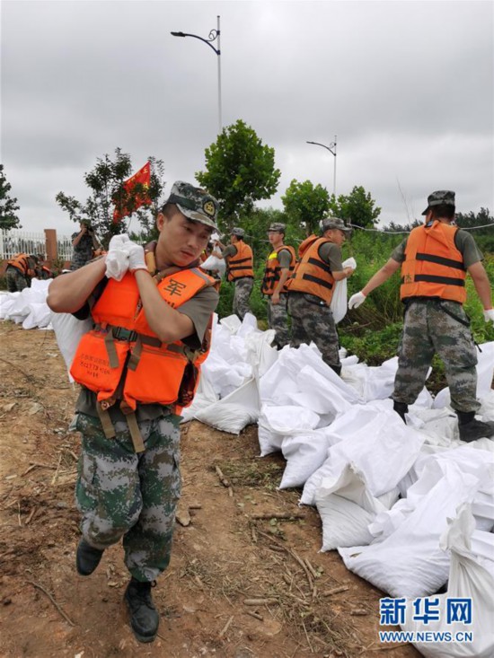 陆军|陆军第71集团军200余名退伍老兵主动归队战洪魔