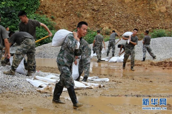 陆军|陆军第71集团军200余名退伍老兵主动归队战洪魔