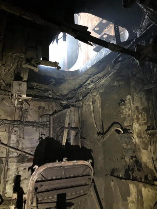 两栖攻击舰|舱内温度1200度！美军准航母被烧惨状公开，海军最高将领登舰后感叹