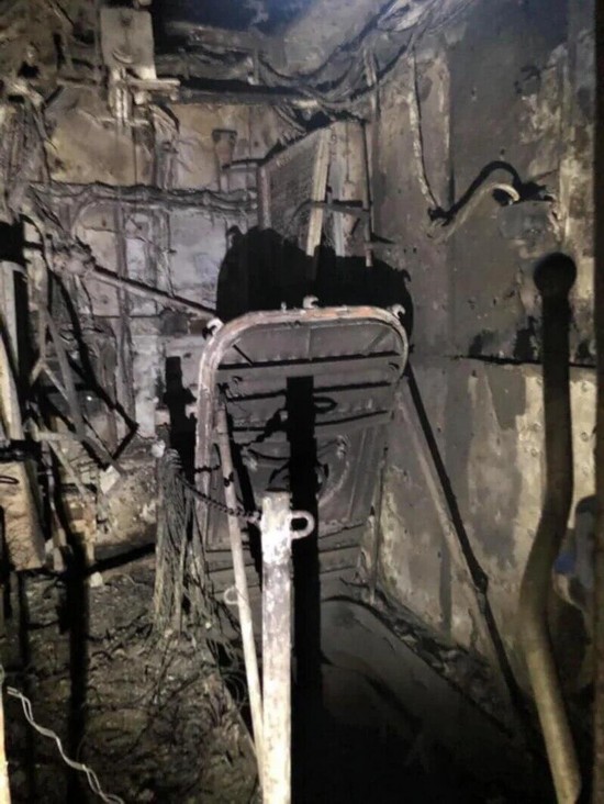 两栖攻击舰|舱内温度1200度！美军准航母被烧惨状公开，海军最高将领登舰后感叹