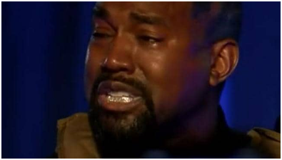 在活动现场哭了的&ldquo;侃爷&rdquo;图源：外媒