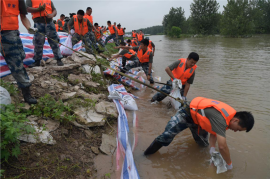 大堤|坚守在大堤上