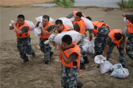 大堤|坚守在大堤上
