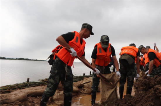 军歌嘹亮|抗洪一线 菜子湖畔军歌嘹亮