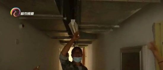 邓女士|昆明著名烂尾楼再曝奇葩事：10年盼来回迁房，回家要穿6道门，29层没电梯…