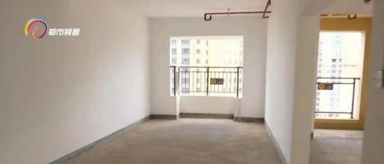 邓女士|昆明著名烂尾楼再曝奇葩事：10年盼来回迁房，回家要穿6道门，29层没电梯…