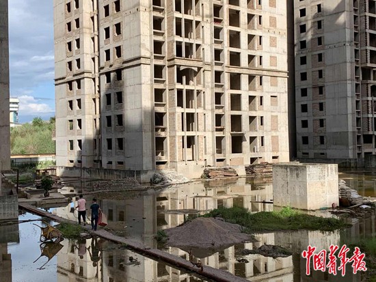 烂尾楼|他们住在烂尾楼