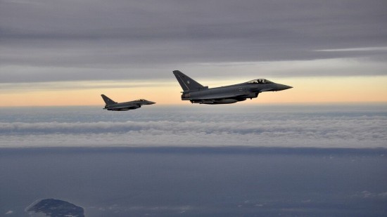 两架欧洲“台风”战机