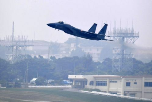 从嘉手纳基地起飞的美军F-15战机（琉球新报）
