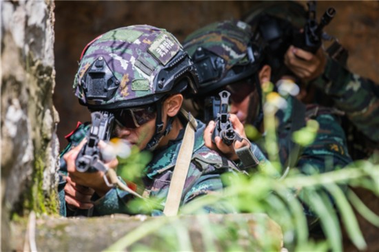 队员|广西来宾：武警特战队员开展实战化训练